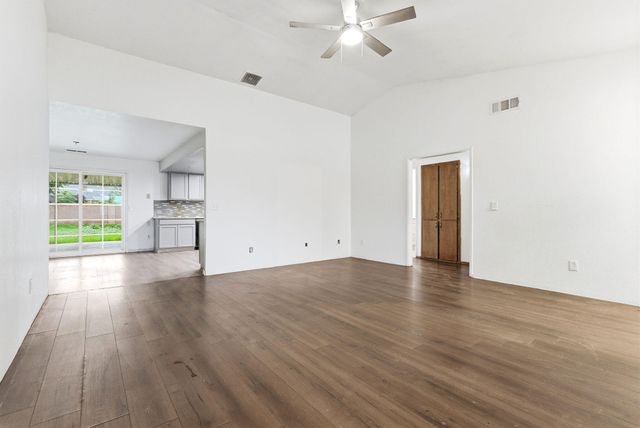 2320 W Kanai Avenue, Porterville, CA 93257