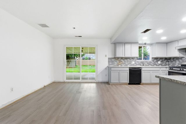 2320 W Kanai Avenue, Porterville, CA 93257