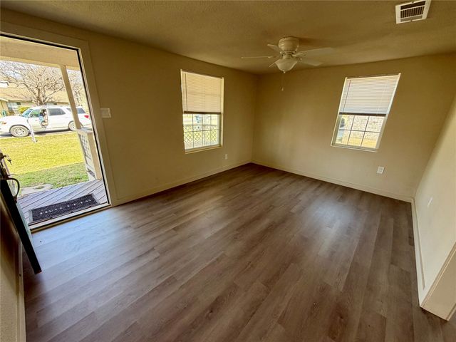211 Sperry Lane, Red Oak, TX 75154