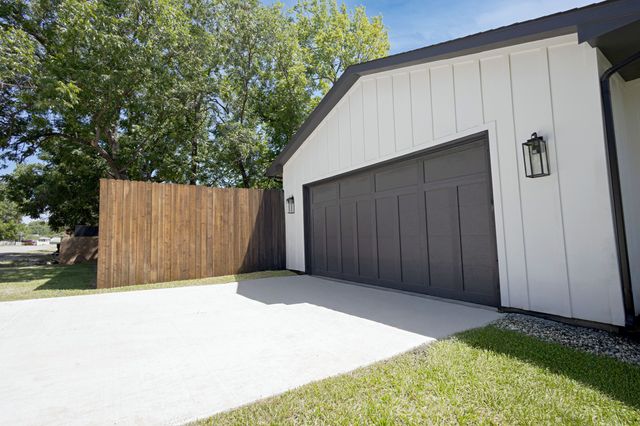 418 W 4th Street, Justin, TX 76247