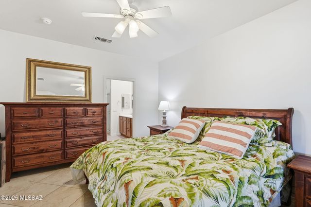 513 W Knotwood Street, Green Valley, AZ 85614