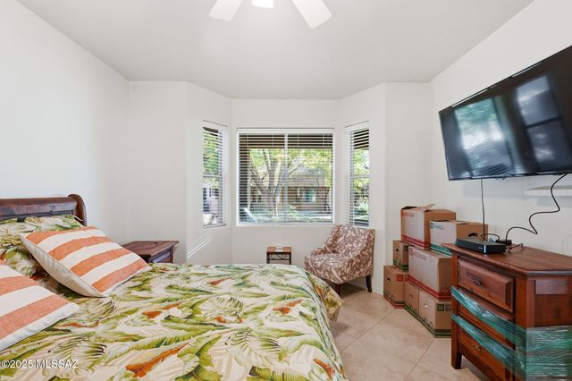 513 W Knotwood Street, Green Valley, AZ 85614