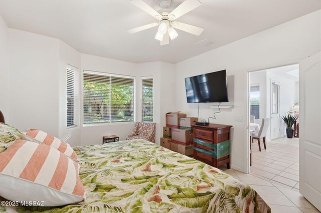 513 W Knotwood Street, Green Valley, AZ 85614