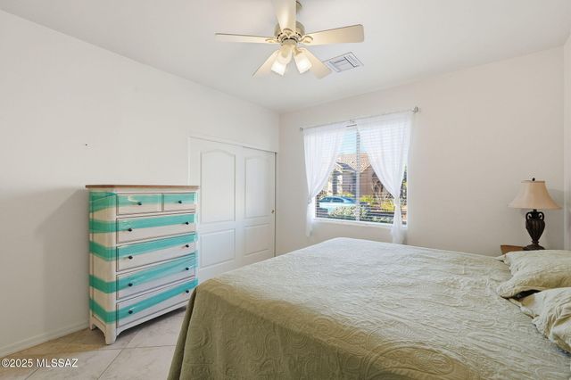 513 W Knotwood Street, Green Valley, AZ 85614