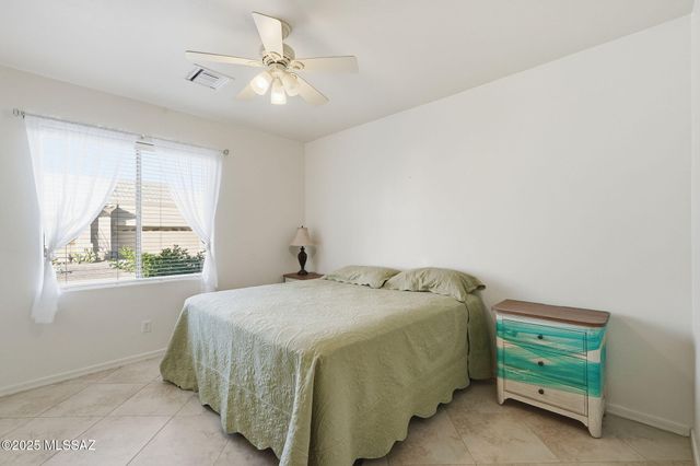 513 W Knotwood Street, Green Valley, AZ 85614