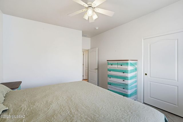 513 W Knotwood Street, Green Valley, AZ 85614