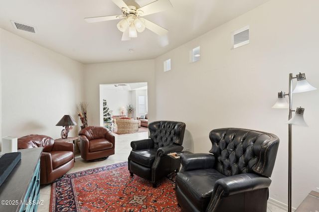 513 W Knotwood Street, Green Valley, AZ 85614