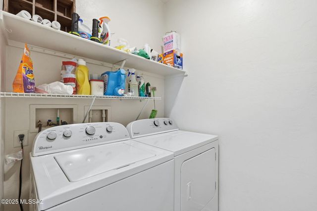 513 W Knotwood Street, Green Valley, AZ 85614