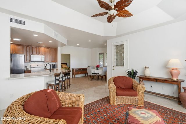 513 W Knotwood Street, Green Valley, AZ 85614