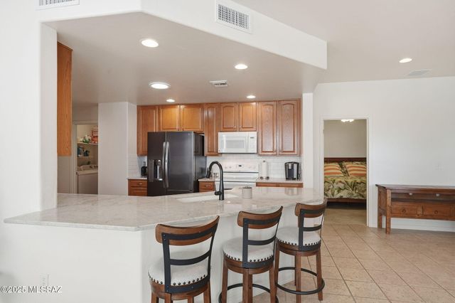 513 W Knotwood Street, Green Valley, AZ 85614