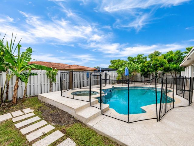 8210 NW 68th Terrace, Tamarac, FL 33321