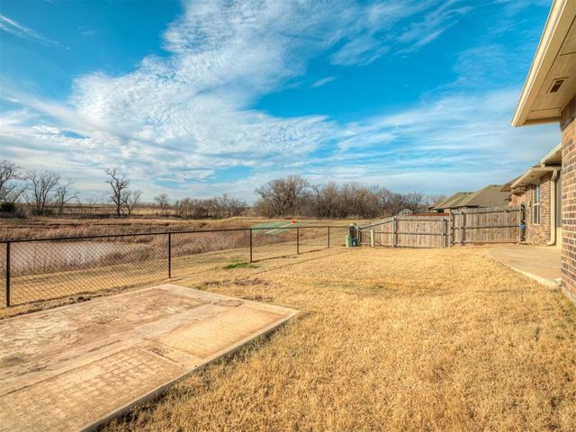 2029 Northfork Drive, Moore, OK 73160