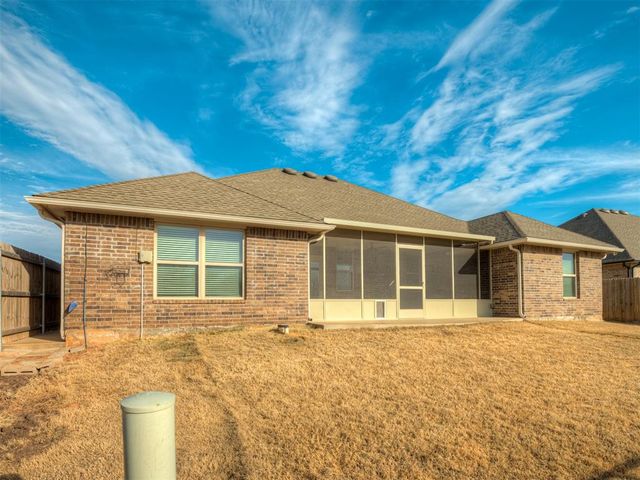 2029 Northfork Drive, Moore, OK 73160