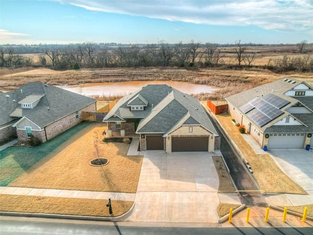 2029 Northfork Drive, Moore, OK 73160