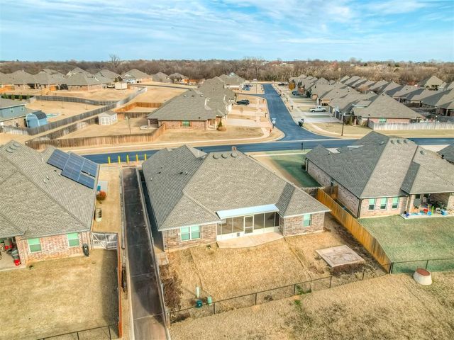 2029 Northfork Drive, Moore, OK 73160