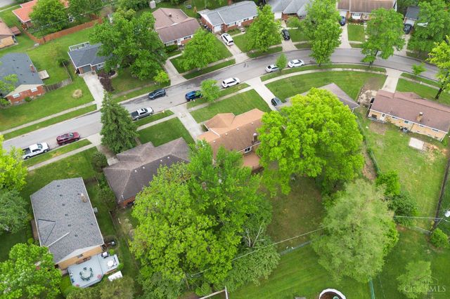 225 Ireland Avenue, Greenhills, OH 45218
