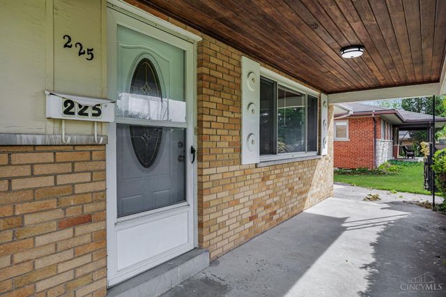 225 Ireland Avenue, Greenhills, OH 45218