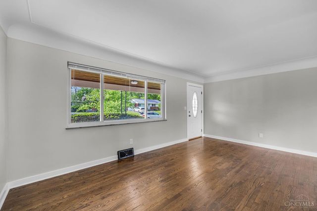 225 Ireland Avenue, Greenhills, OH 45218