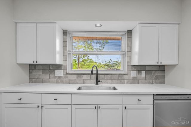 225 Ireland Avenue, Greenhills, OH 45218