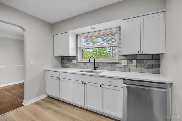 225 Ireland Avenue, Greenhills, OH 45218