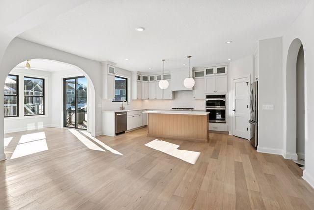 4003 Arbor Drive, Woodbury, MN 55129