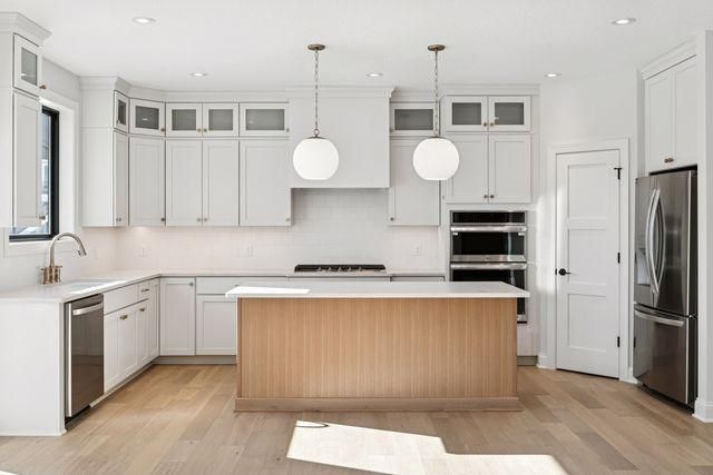 4003 Arbor Drive, Woodbury, MN 55129