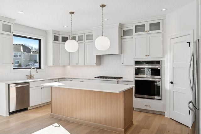 4003 Arbor Drive, Woodbury, MN 55129