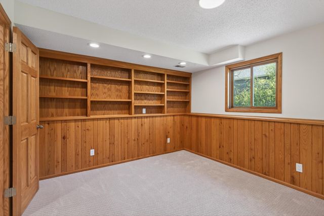 14322 Raven Street NW, Andover, MN 55304