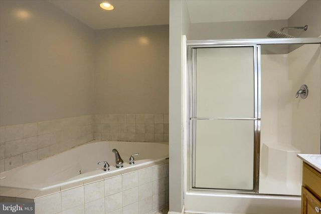 1147 CROSS CREEK DR, Mechanicsburg, PA 17050