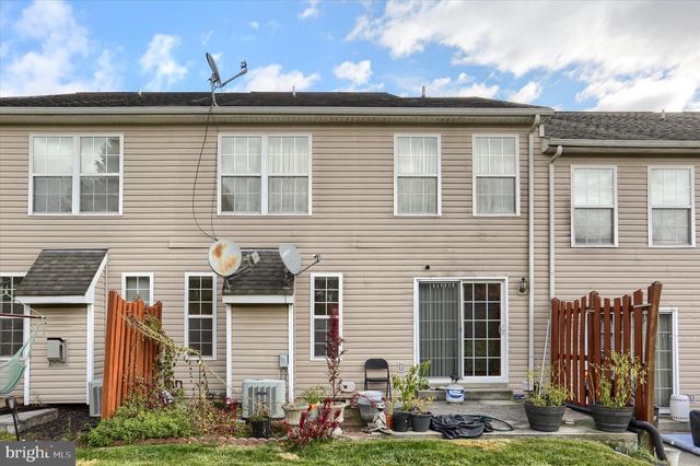 1147 CROSS CREEK DR, Mechanicsburg, PA 17050