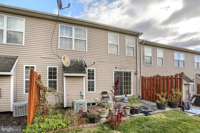 1147 CROSS CREEK DR, Mechanicsburg, PA 17050