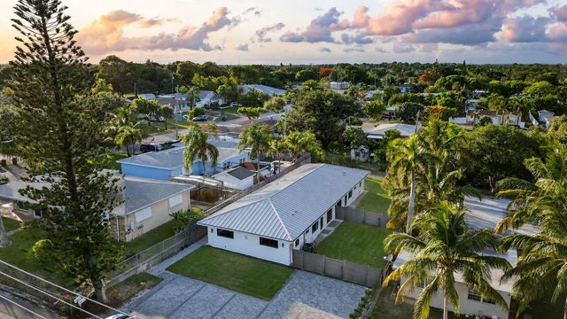 303 DE CARIE Street 303, Delray Beach, FL 33444