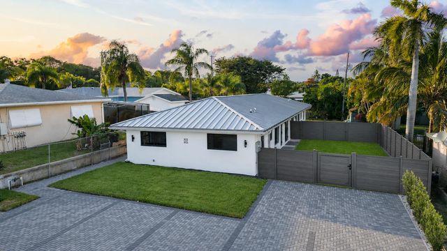 303 DE CARIE Street 303, Delray Beach, FL 33444