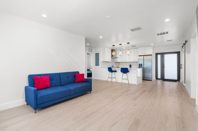 303 DE CARIE Street 303, Delray Beach, FL 33444