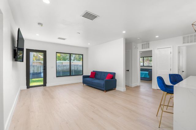 303 DE CARIE Street 303, Delray Beach, FL 33444