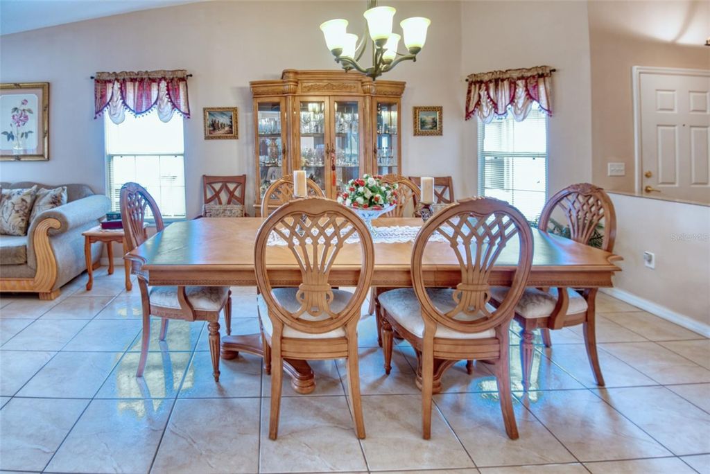 Image 11 of property listing at 521 GRAND CANAL DRIVE, Kissimmee, FL 34759