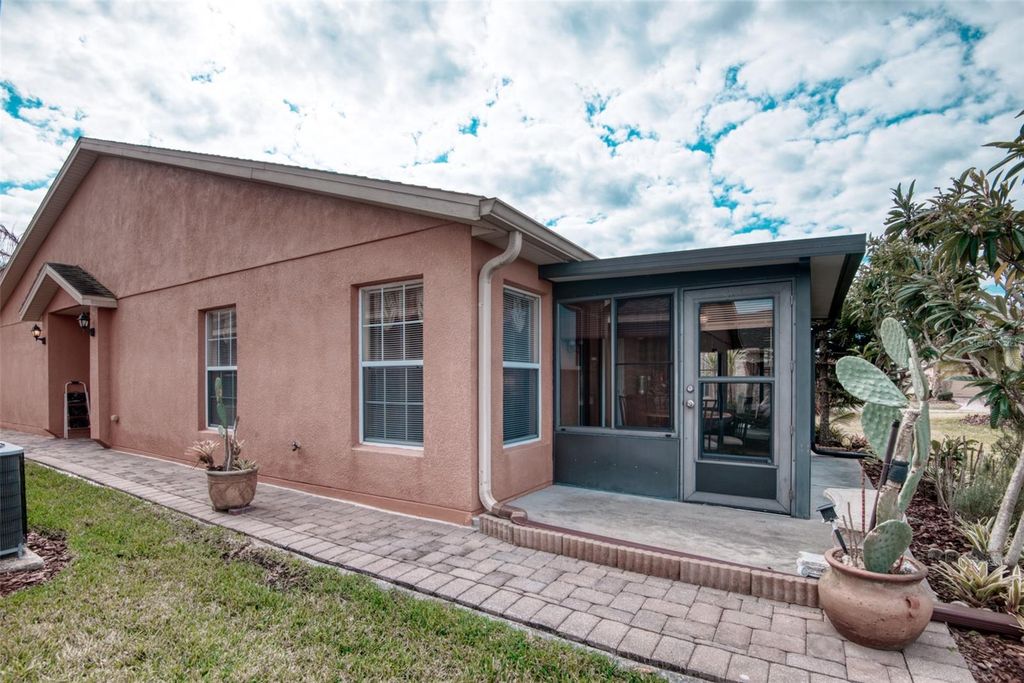 Image 27 of property listing at 521 GRAND CANAL DRIVE, Kissimmee, FL 34759
