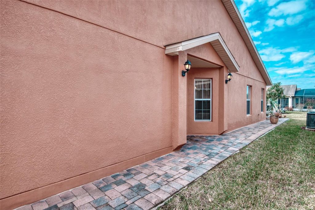 Image 5 of property listing at 521 GRAND CANAL DRIVE, Kissimmee, FL 34759