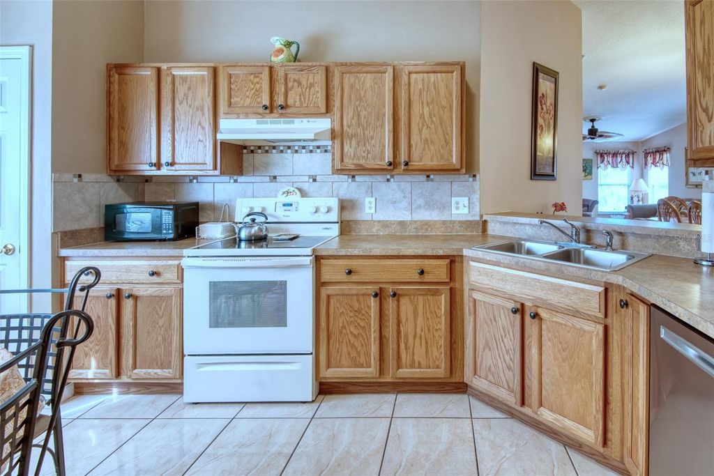 Image 8 of property listing at 521 GRAND CANAL DRIVE, Kissimmee, FL 34759