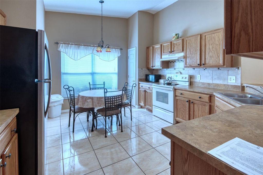 Image 9 of property listing at 521 GRAND CANAL DRIVE, Kissimmee, FL 34759