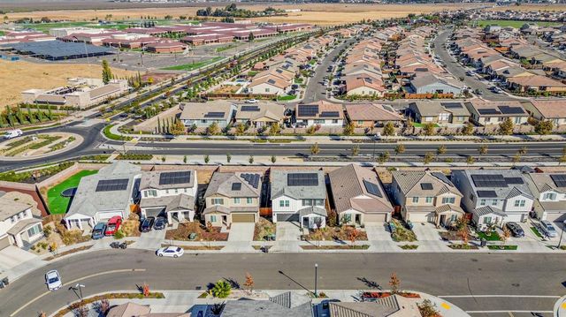 15272 Flycatcher Dr, Lathrop, CA 95330