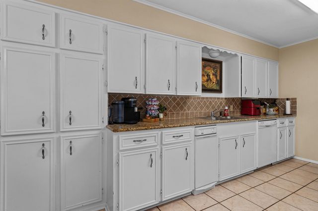 1201 Briarwood Trail, Henderson, TX 75654