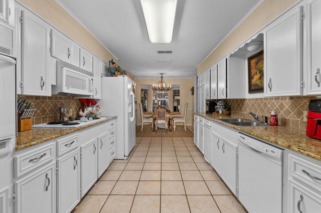 1201 Briarwood Trail, Henderson, TX 75654