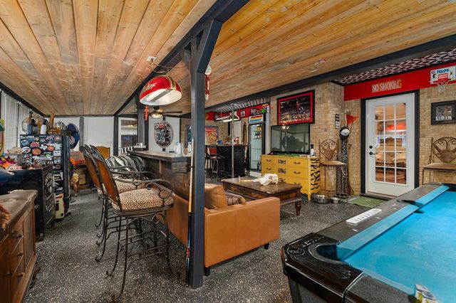 1201 Briarwood Trail, Henderson, TX 75654