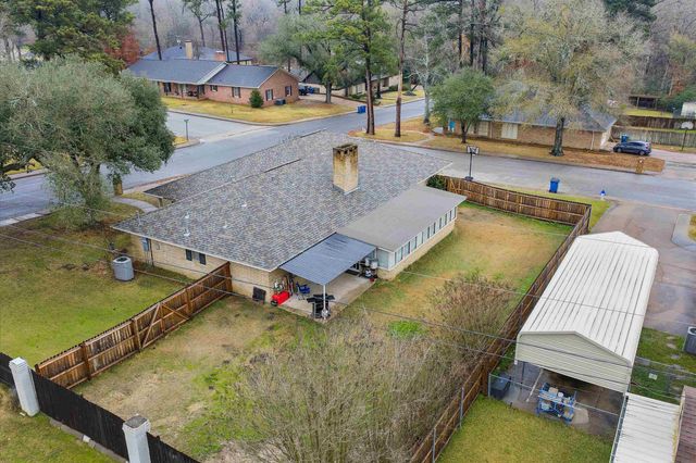 1201 Briarwood Trail, Henderson, TX 75654