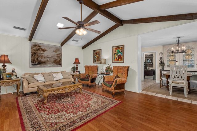 1201 Briarwood Trail, Henderson, TX 75654