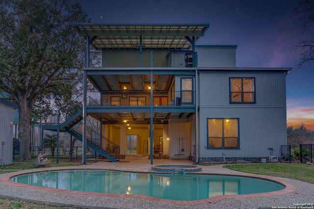 54 S Hampton Dr, Seguin, TX 78155