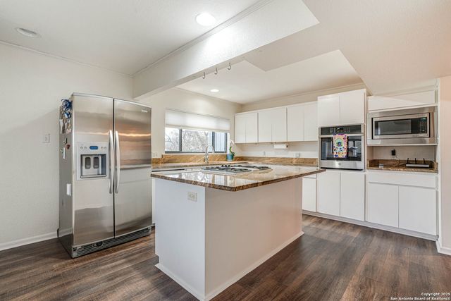 54 S Hampton Dr, Seguin, TX 78155