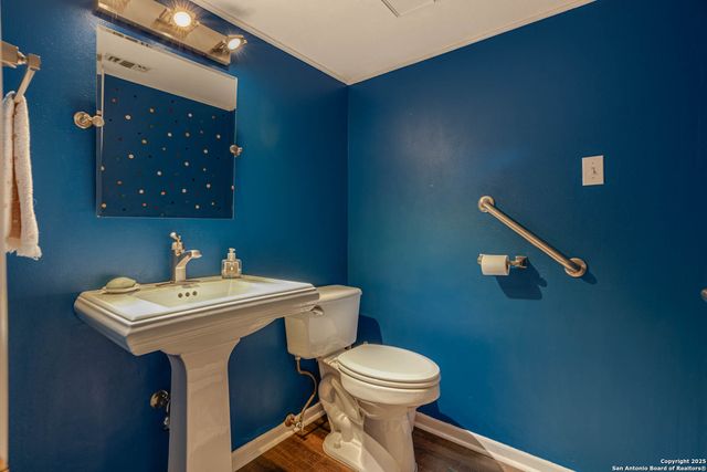 54 S Hampton Dr, Seguin, TX 78155