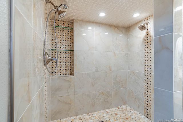 54 S Hampton Dr, Seguin, TX 78155
